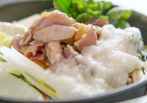 蒸し鶏とろろのせ